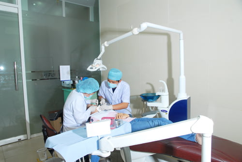 Phương pháp niềng răng sẽ phải sử dụng các khí cụ giúp chỉnh nắn