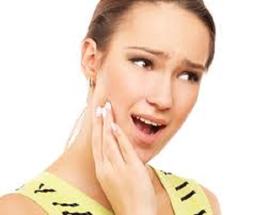 Niềng răng sai kỹ thuật gây đau hàm, chết tủy