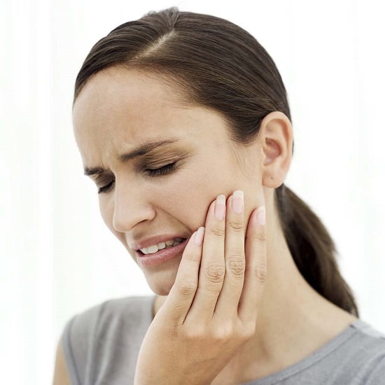 Cảm giác đau đớn khi niềng răng được giảm đi nhiều nhờ công nghệ hiện đại
